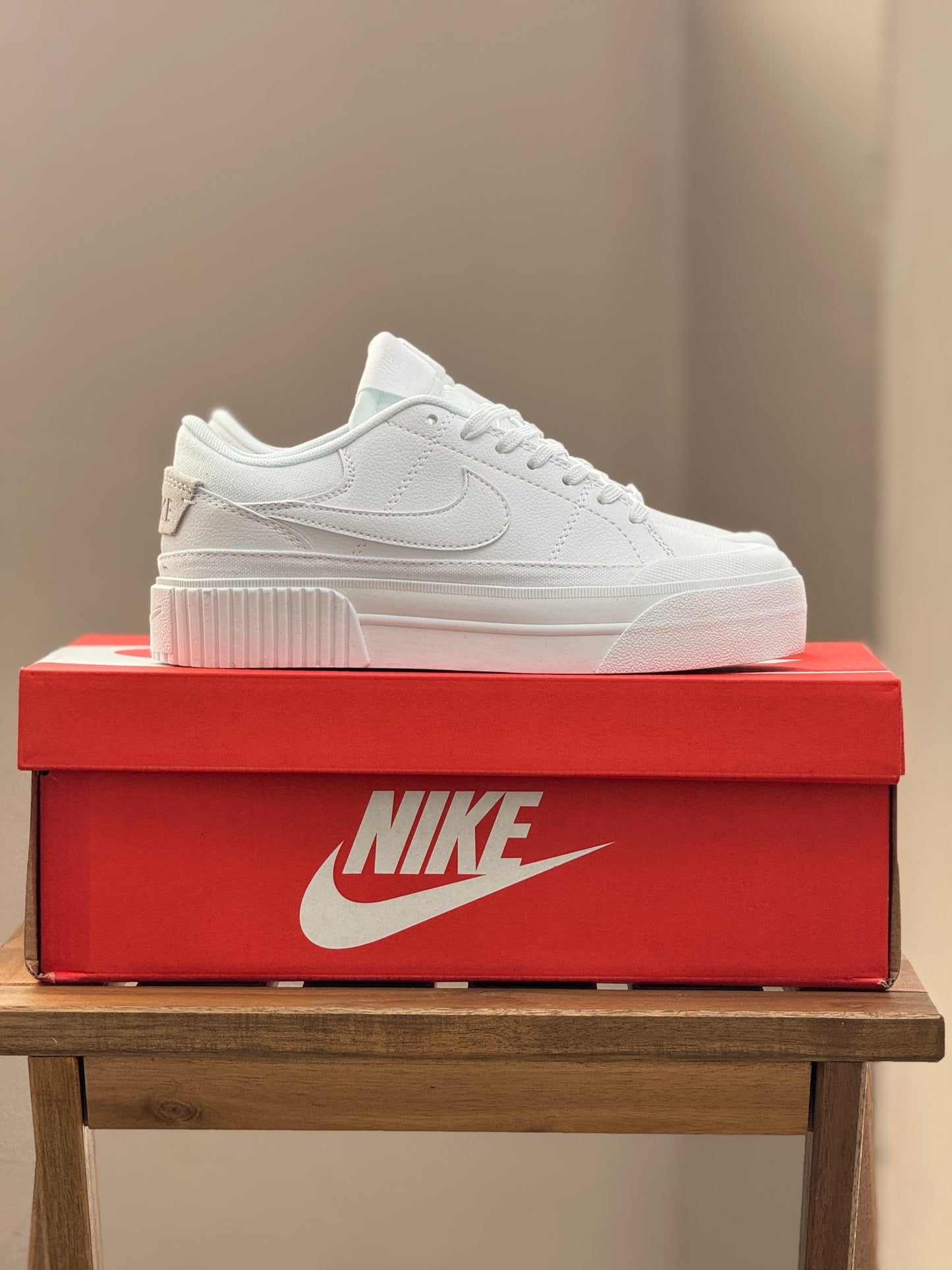Nike Court Legacy