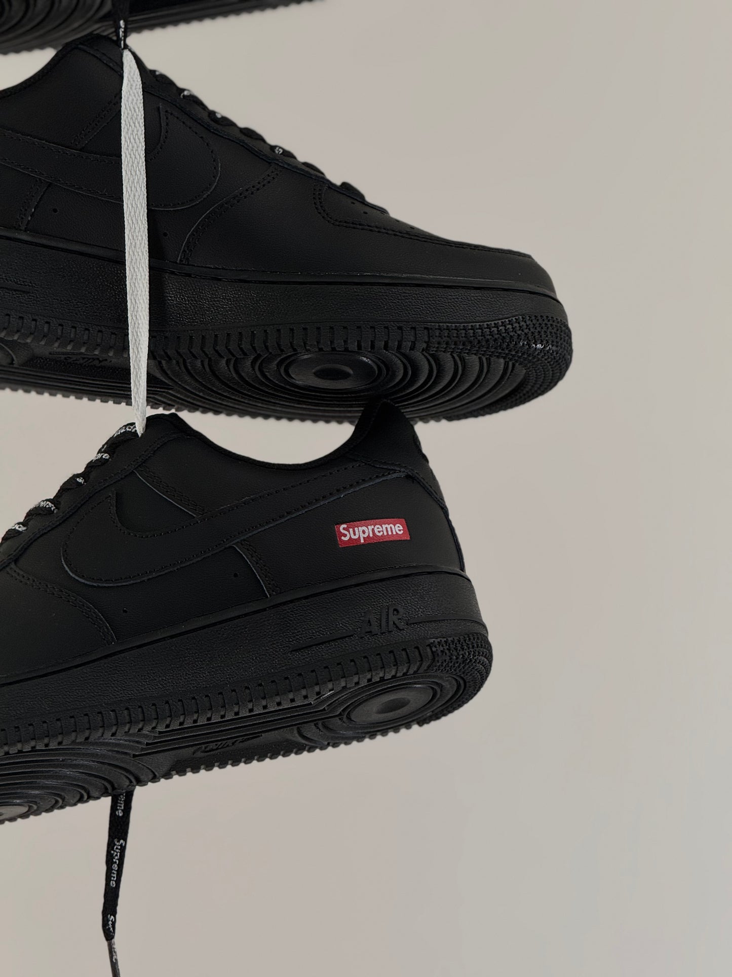 Air Force One x Supreme Black Classic