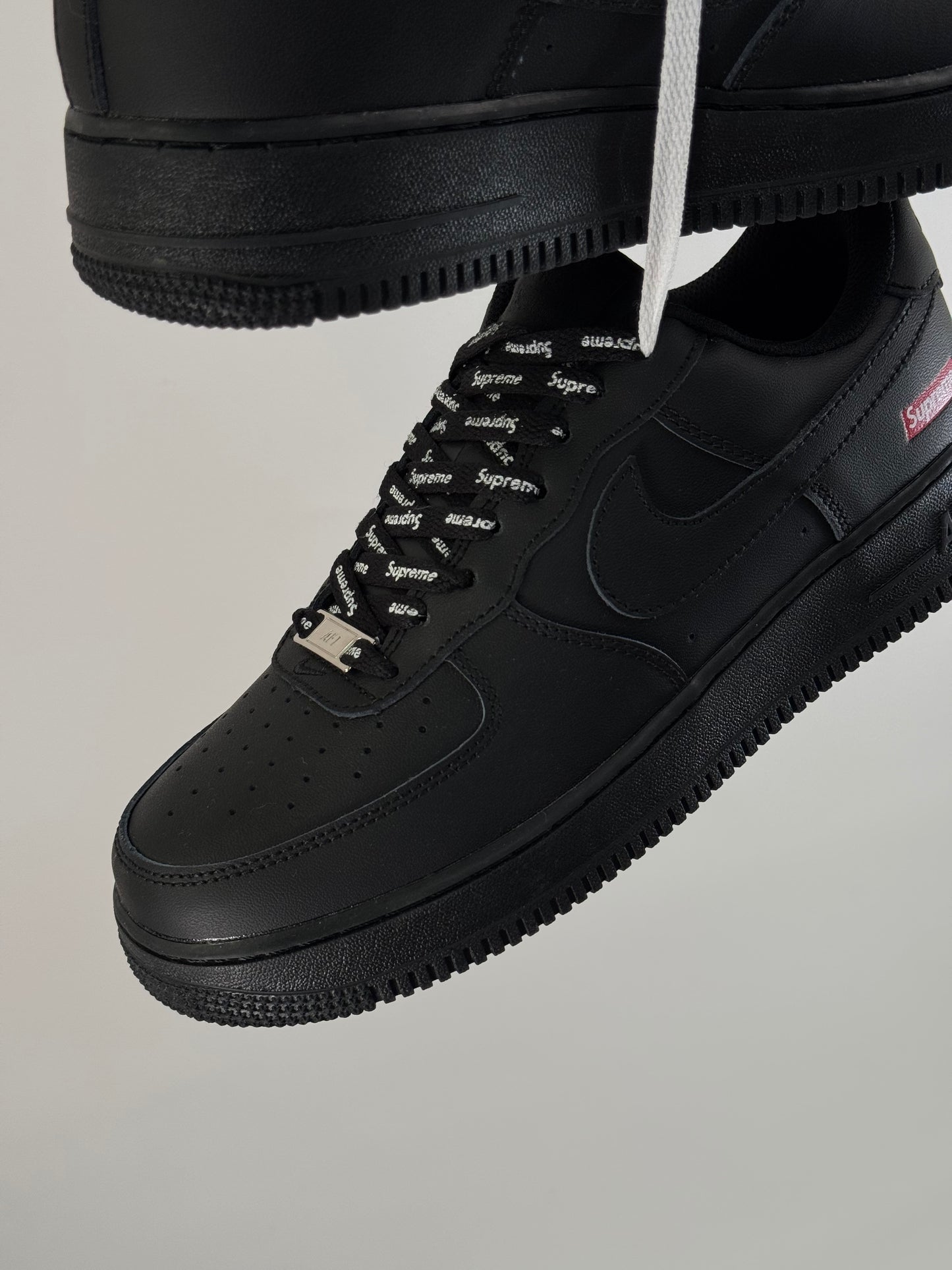 Air Force One x Supreme Black Classic