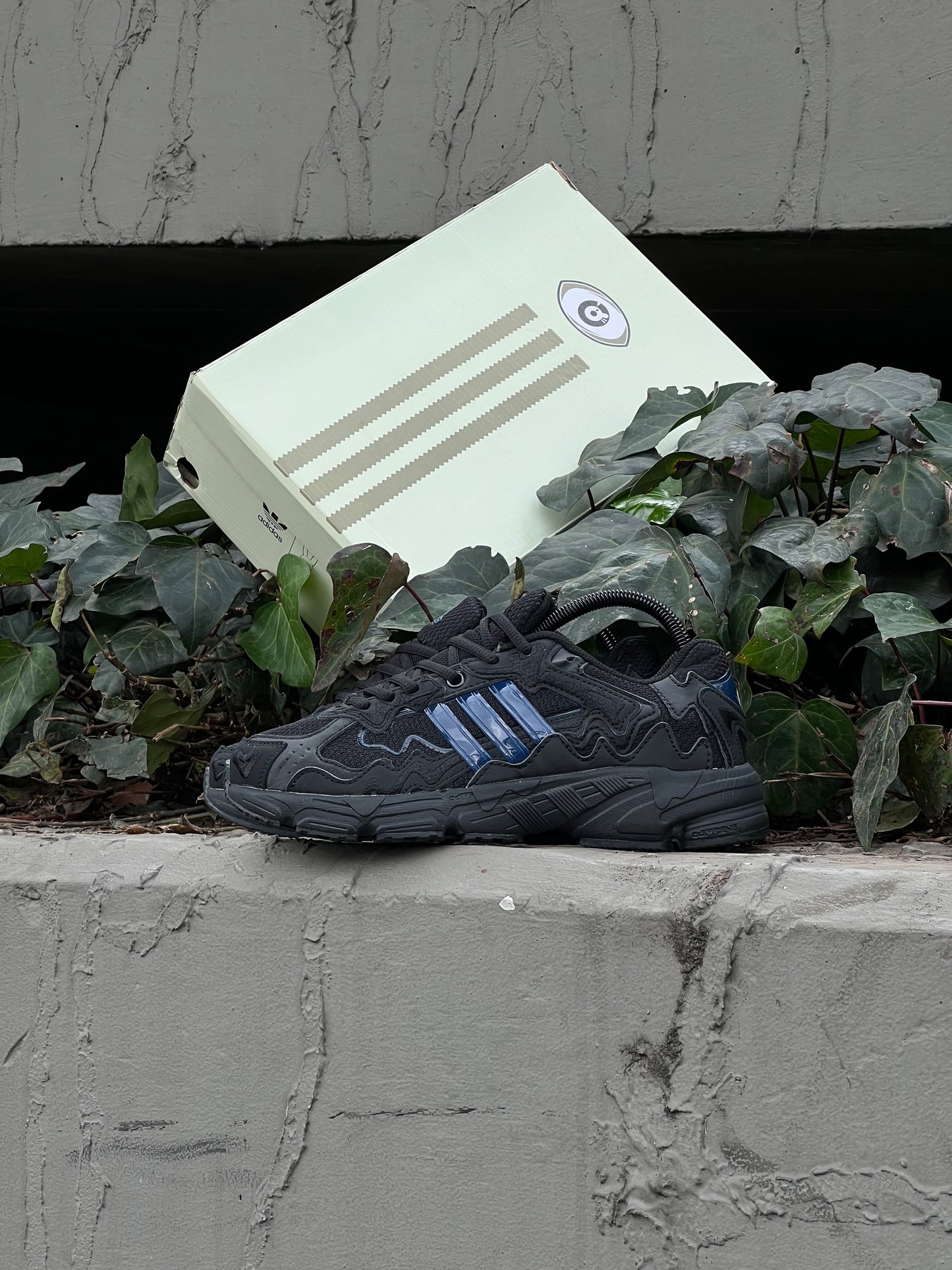 Adidas Response CL Bad Bunny