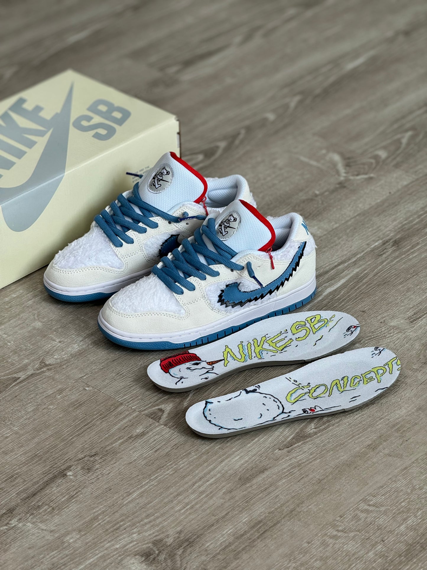 Nike Sb Dunk Low Abominable