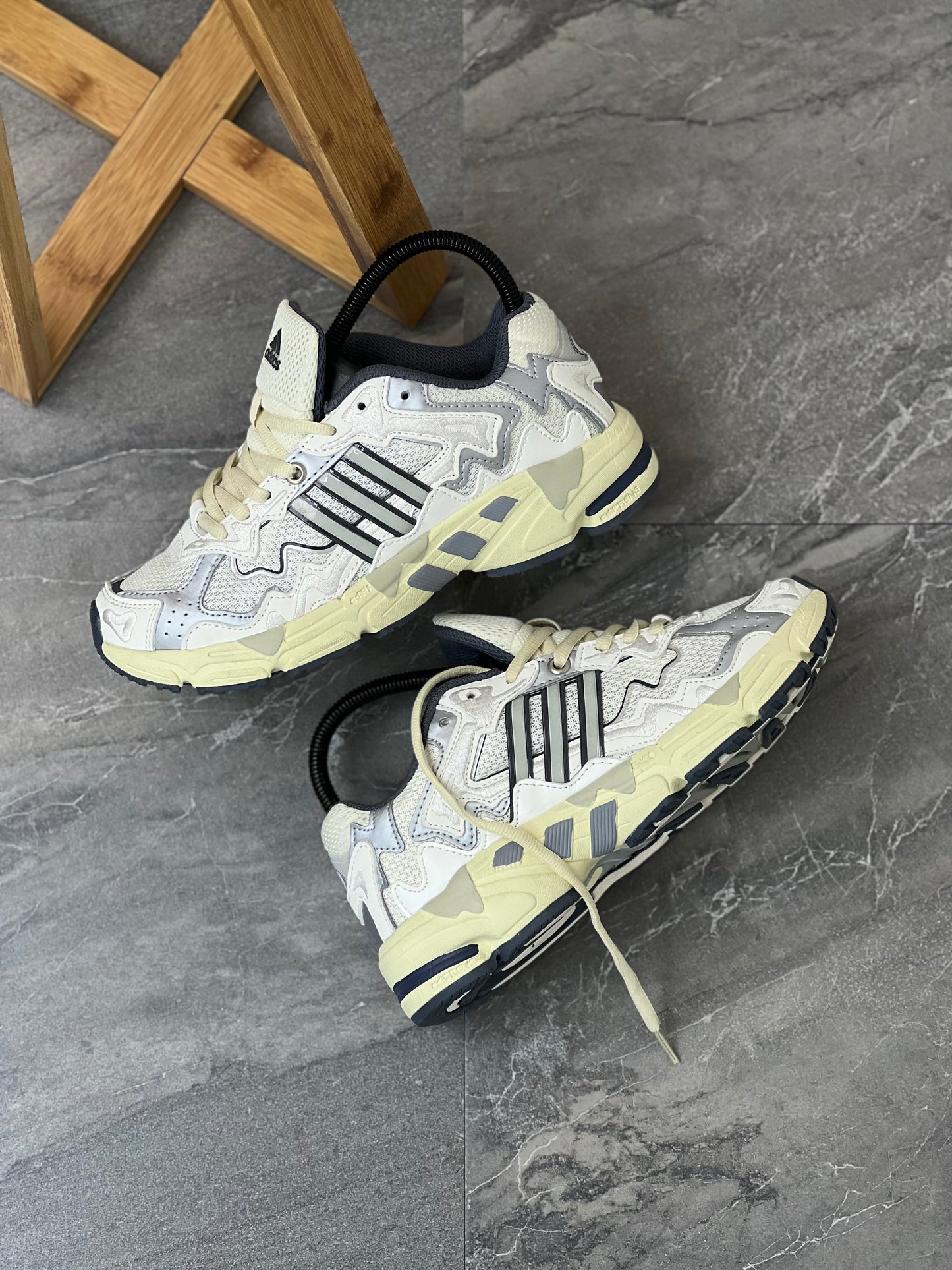 adidas Response CL