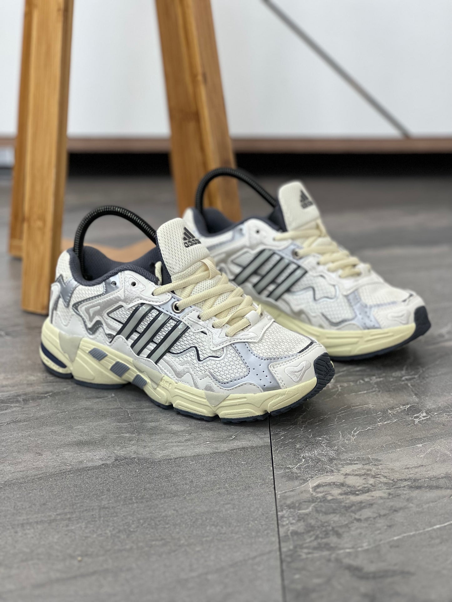adidas Response CL