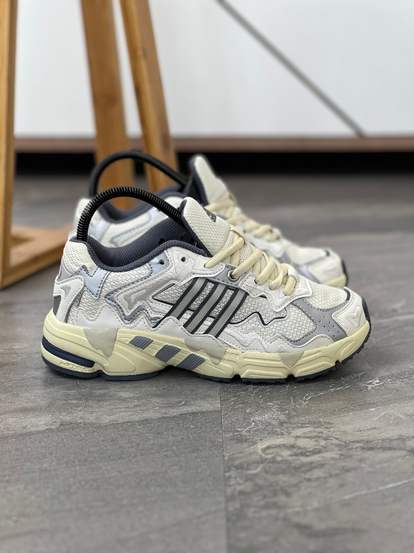 adidas Response CL