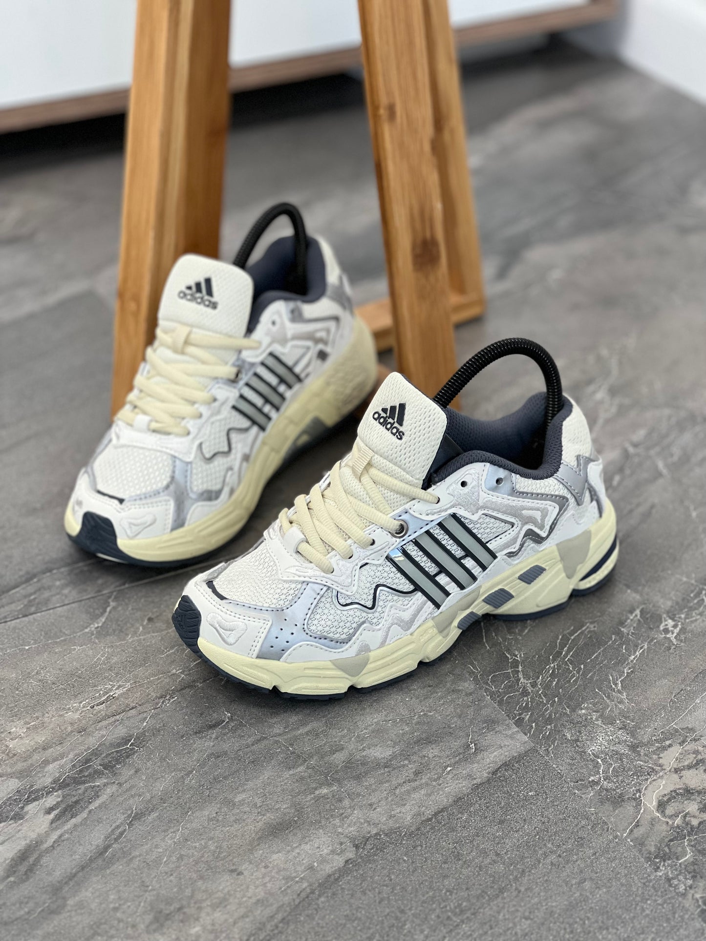 adidas Response CL