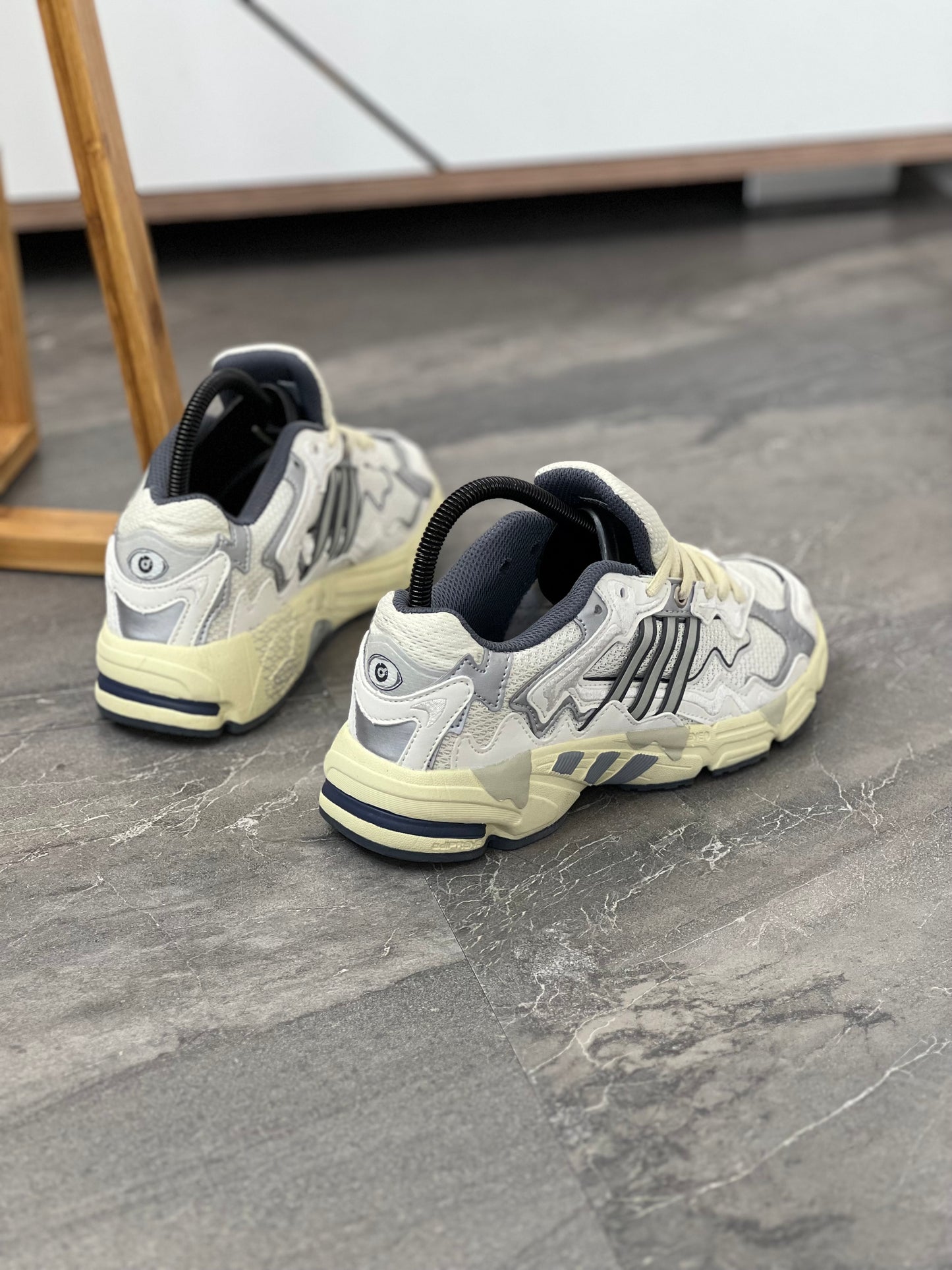 adidas Response CL