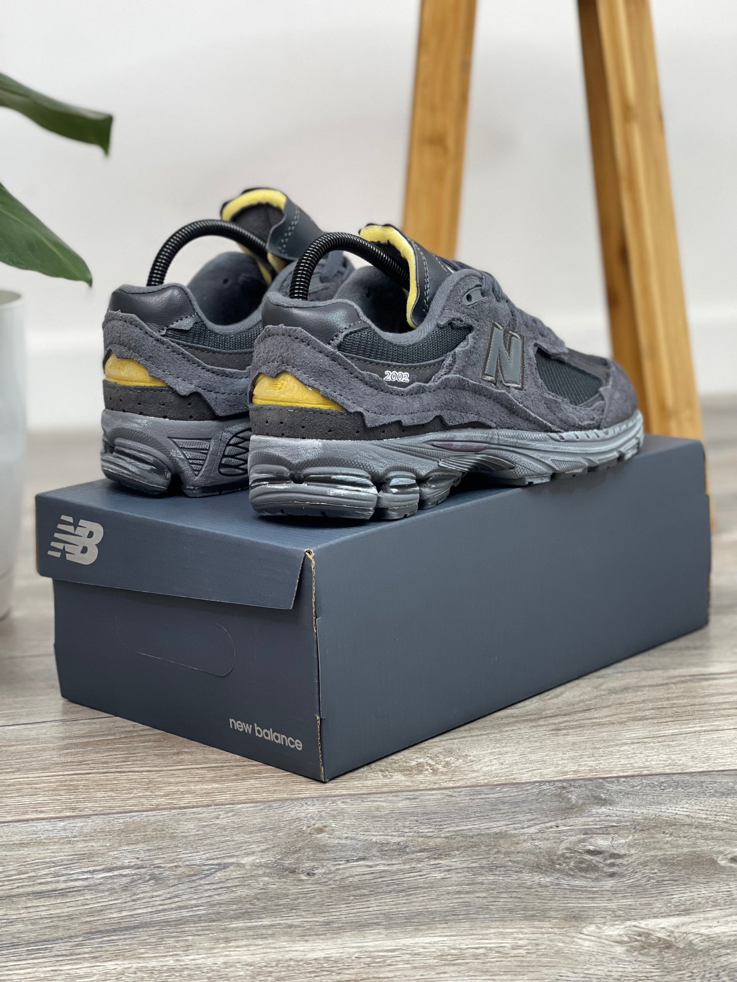 New Balance 2002 R Black