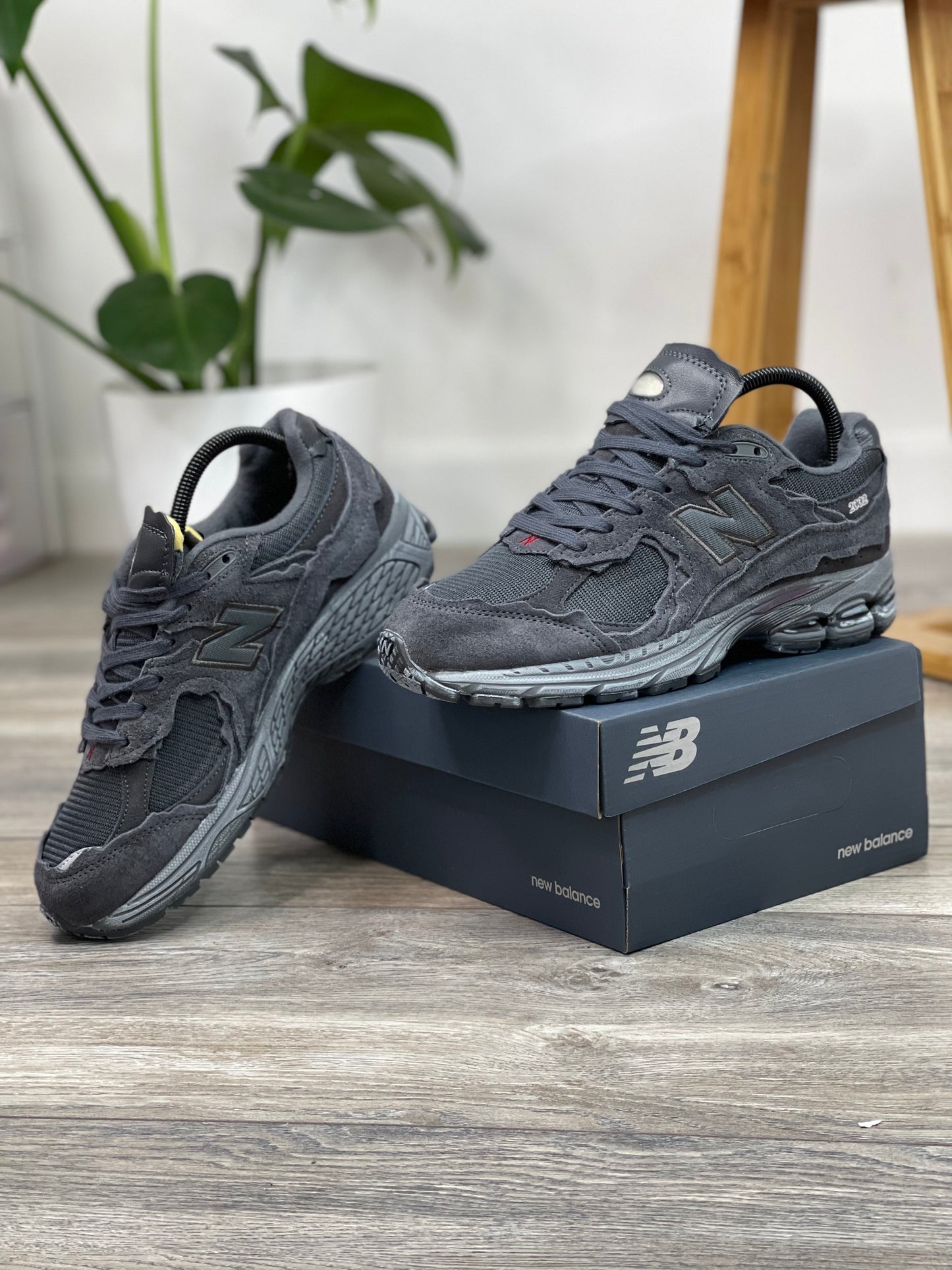 New Balance 2002 R Black