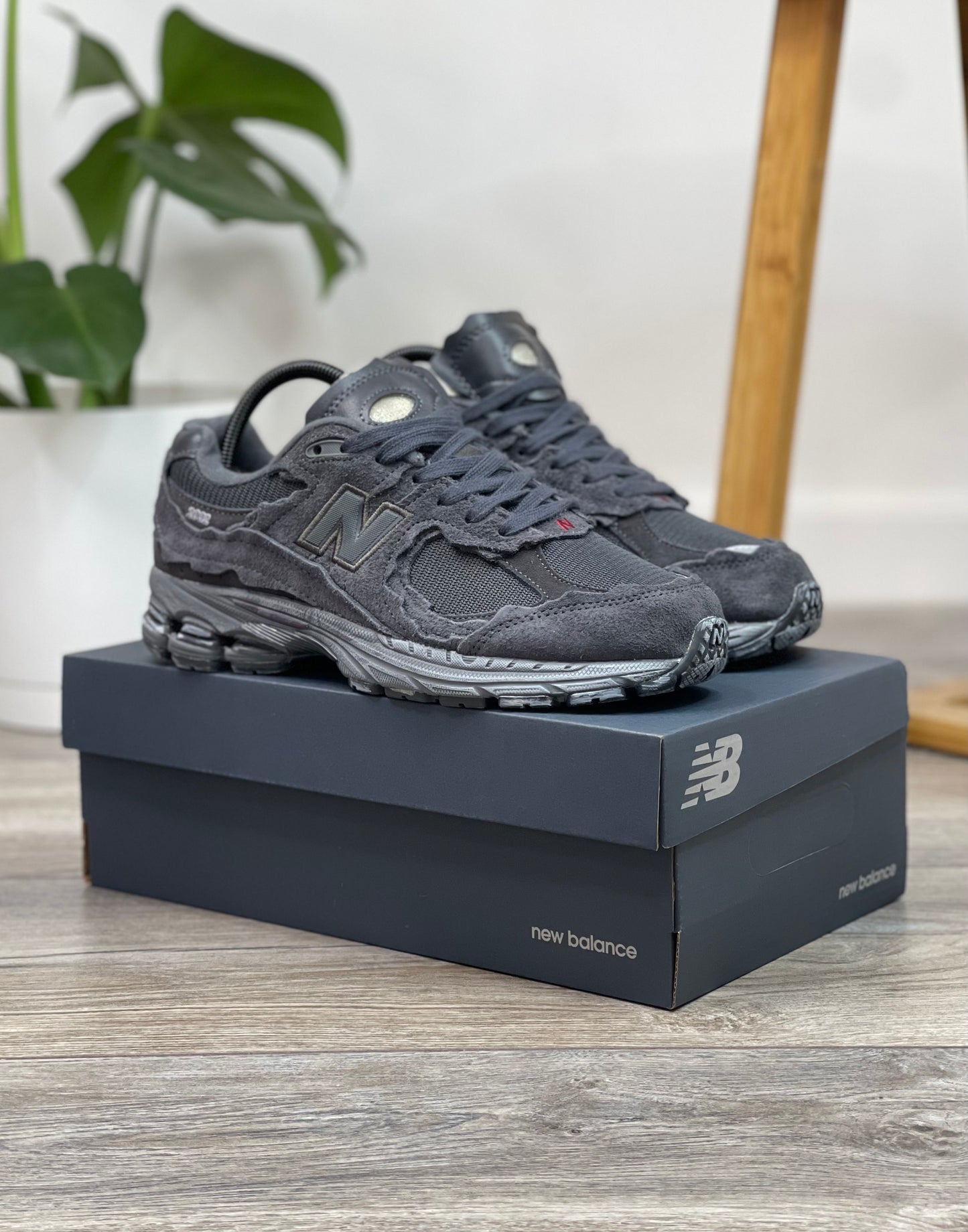 New Balance 2002 R Black