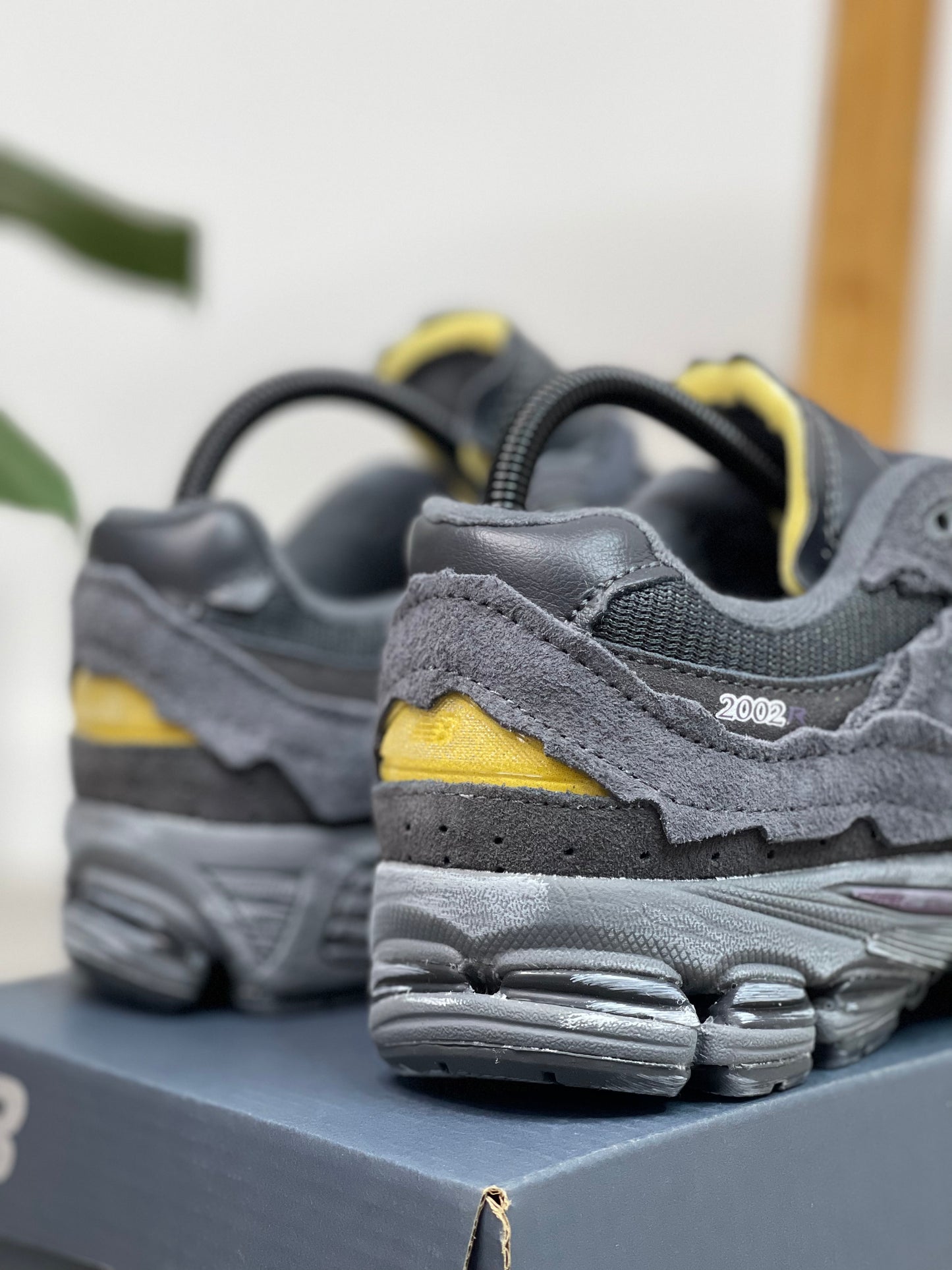 New Balance 2002 R Black