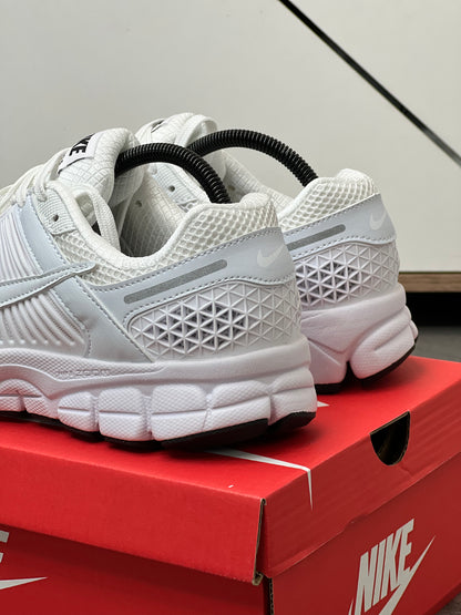 Nike Zoom Vomero 5 TRIPLE WHITE