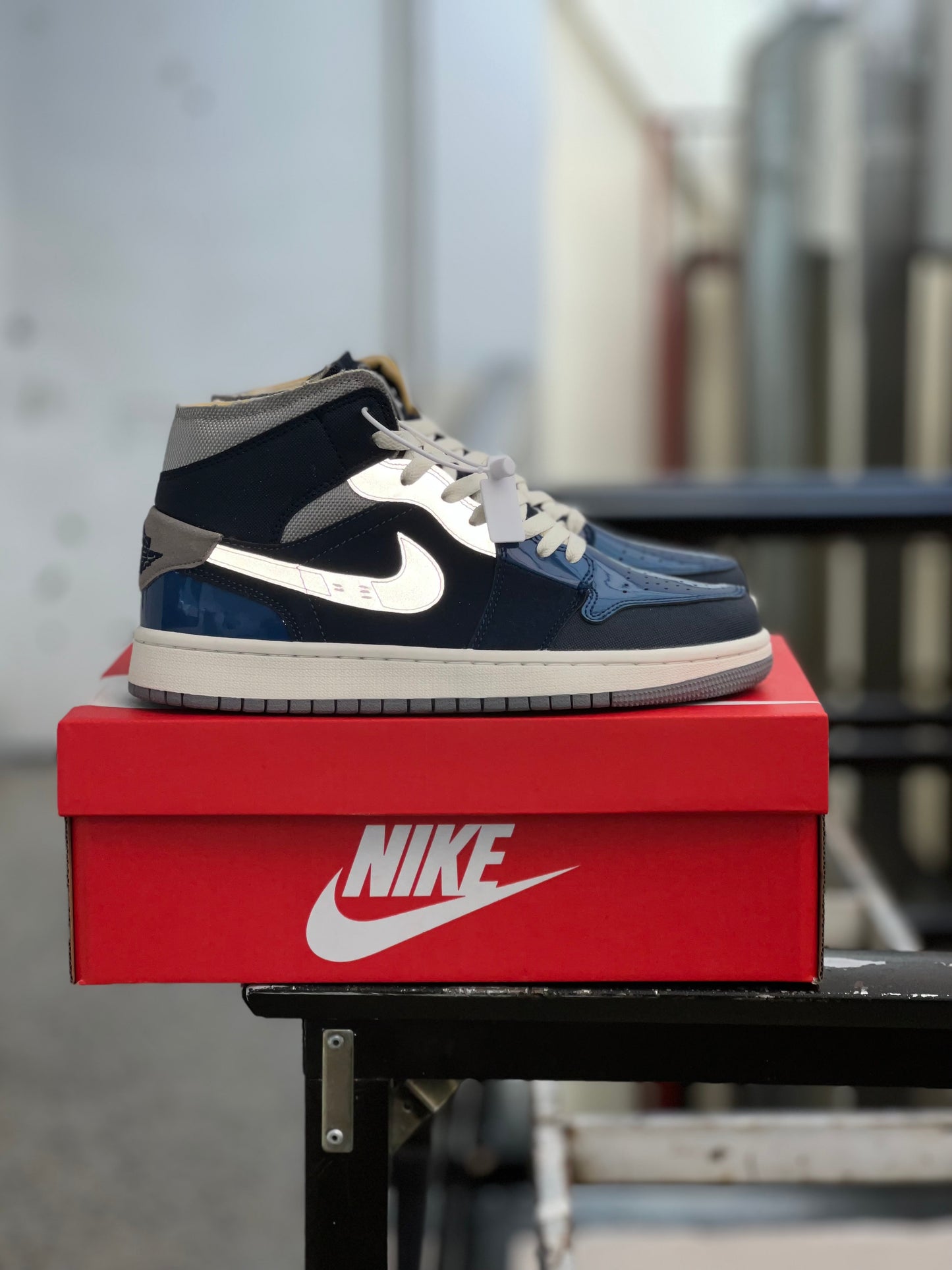 Air Jordan 1 Mid SE Craft Obsidian