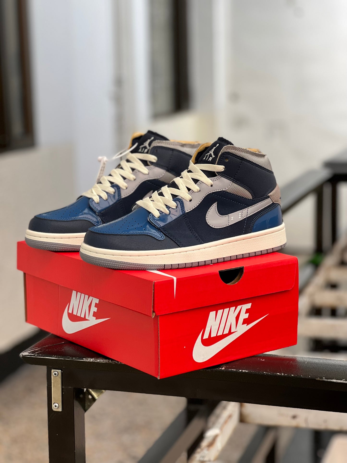 Air Jordan 1 Mid SE Craft Obsidian