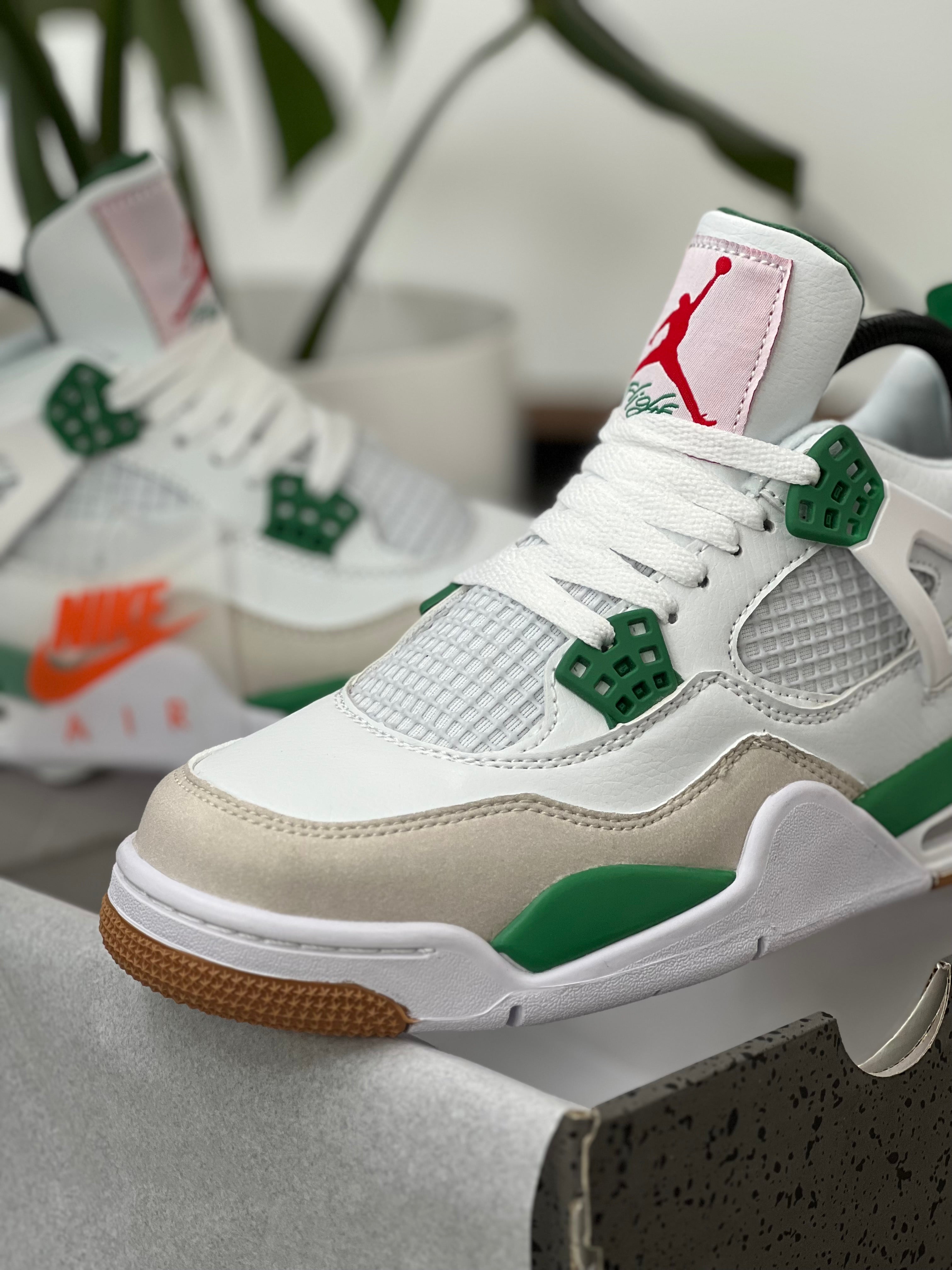 Jordan 4 2024 blanco con verde