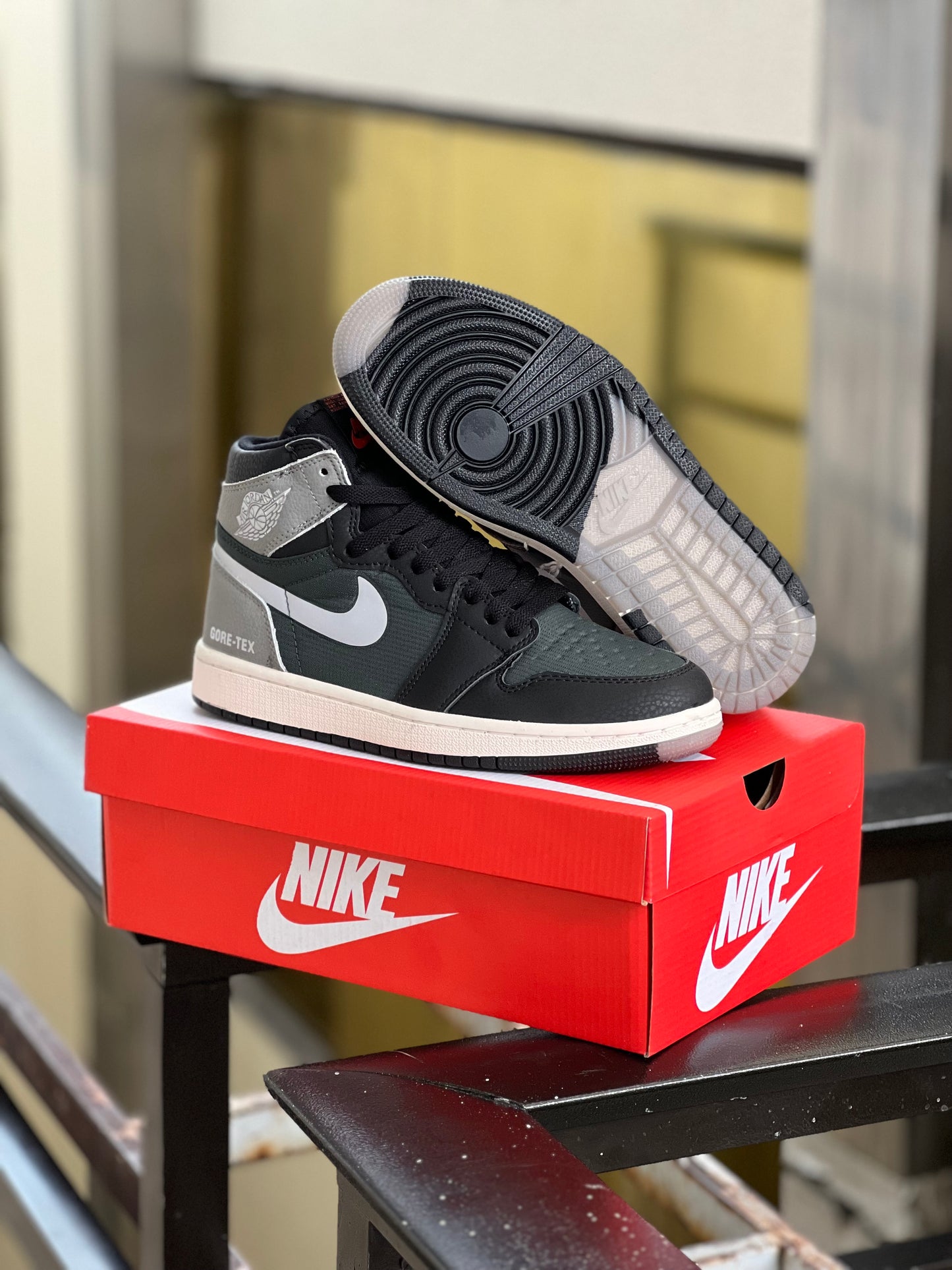 Air Jordan 1 Retro High Gore-Tex Black Particle Grey