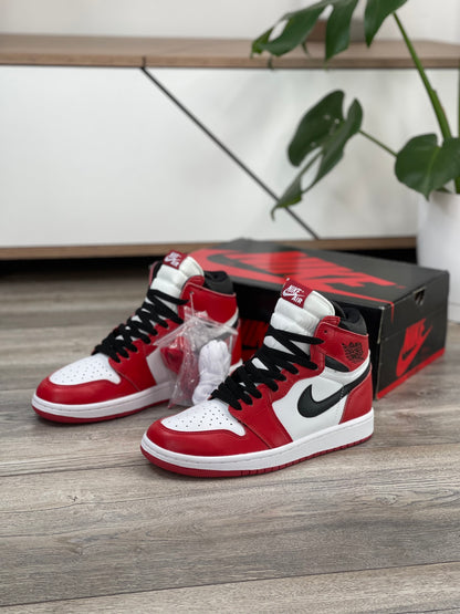 Air Jordan Retro 1 OG Chicago