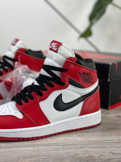 Air Jordan Retro 1 OG Chicago