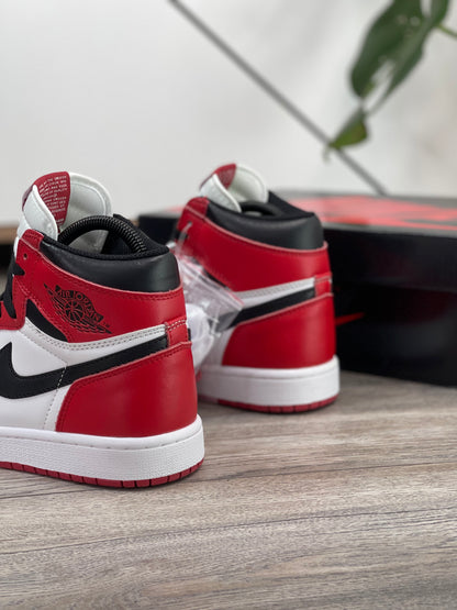 Air Jordan Retro 1 OG Chicago