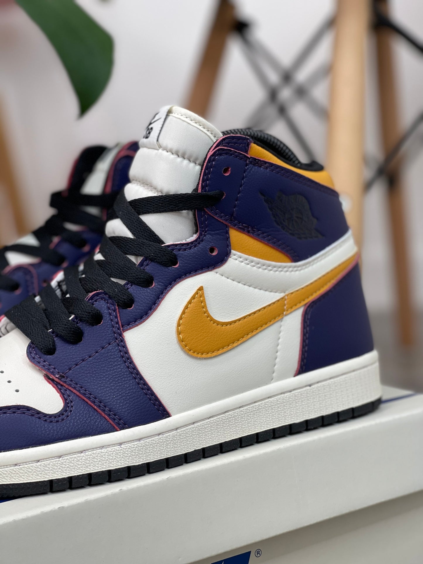 Nike Air Jordan Retro 1 Lakers