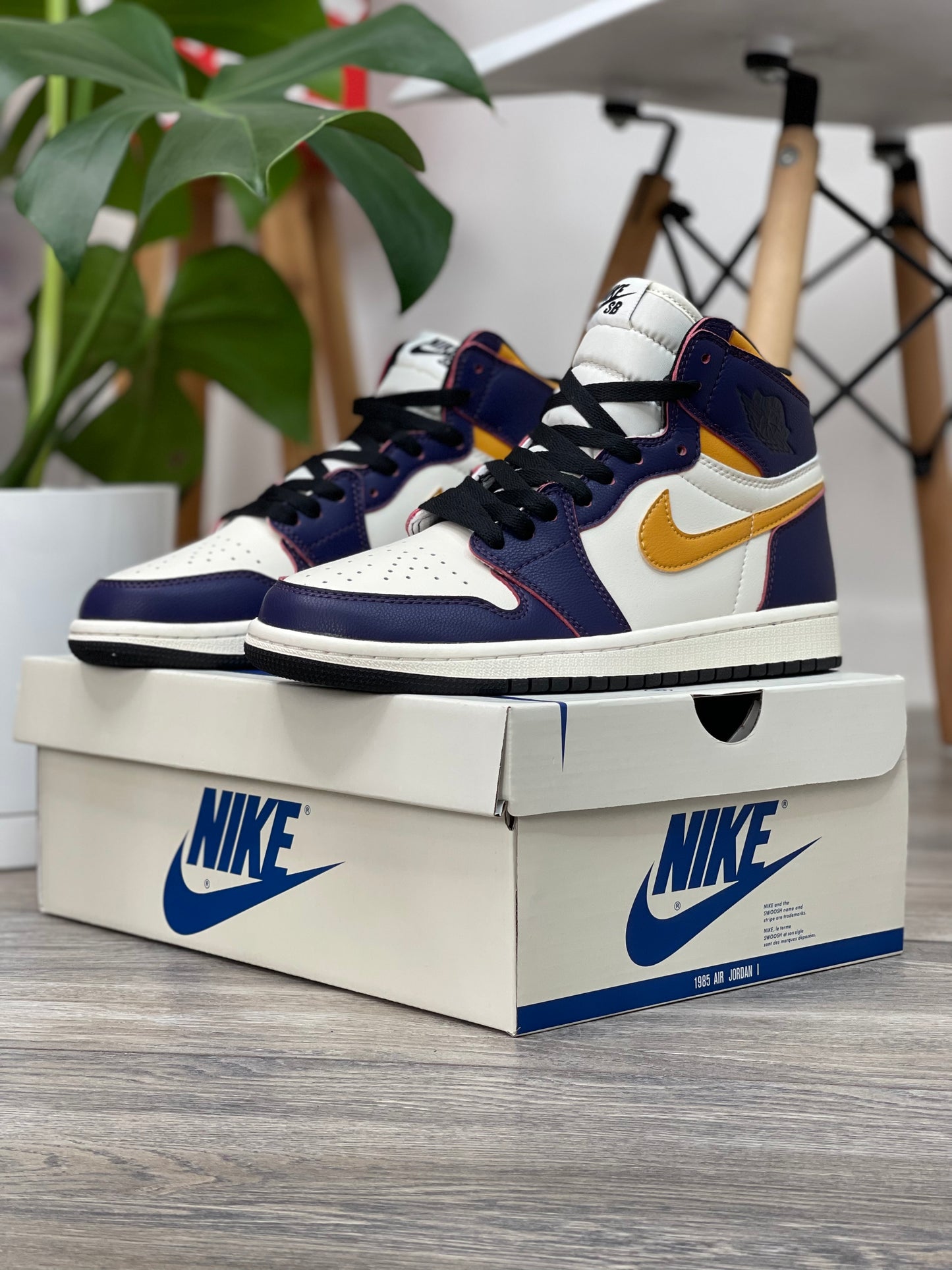 Nike Air Jordan Retro 1 Lakers