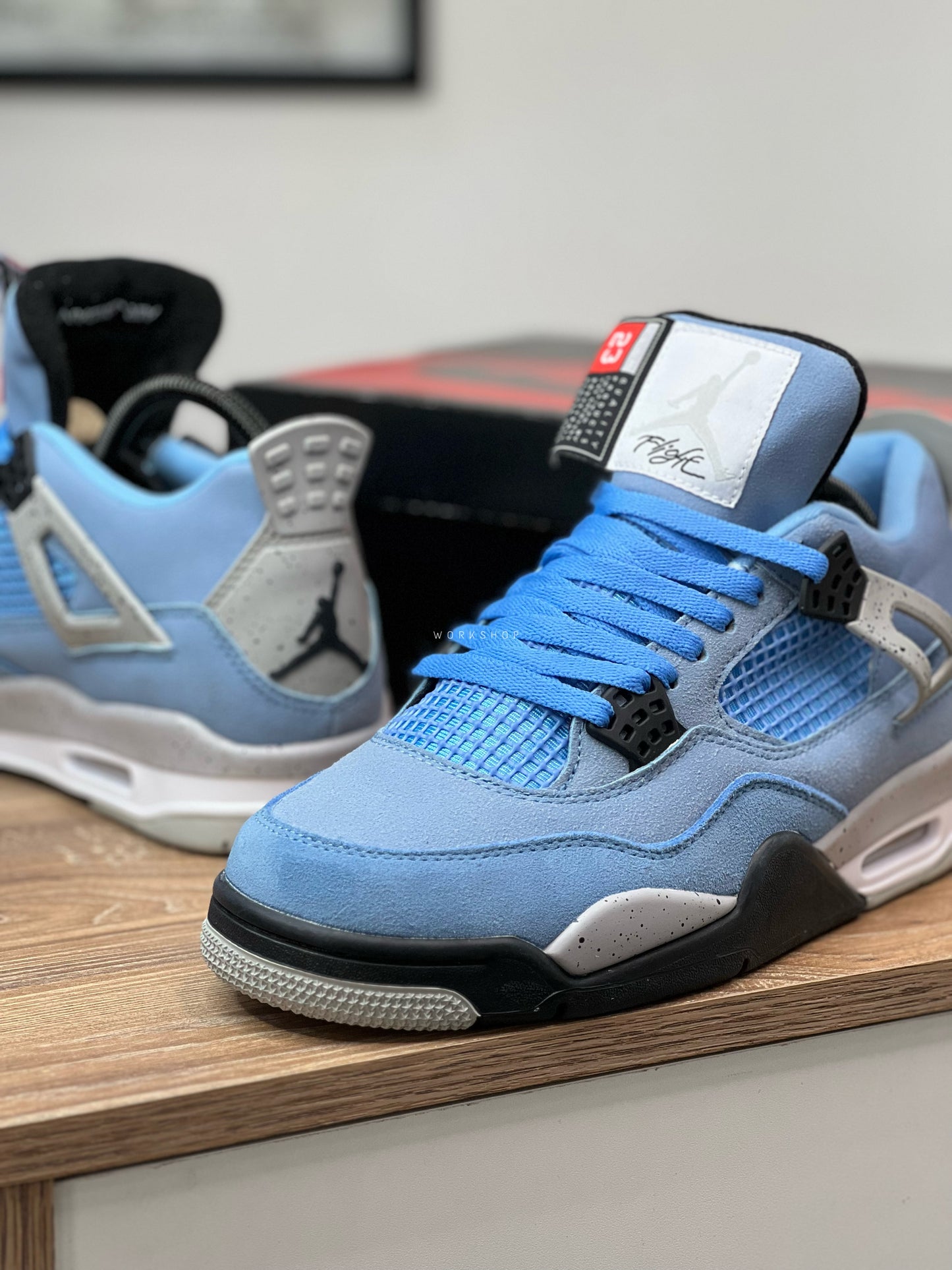 Air Jordan Retro 4 " University Blue "