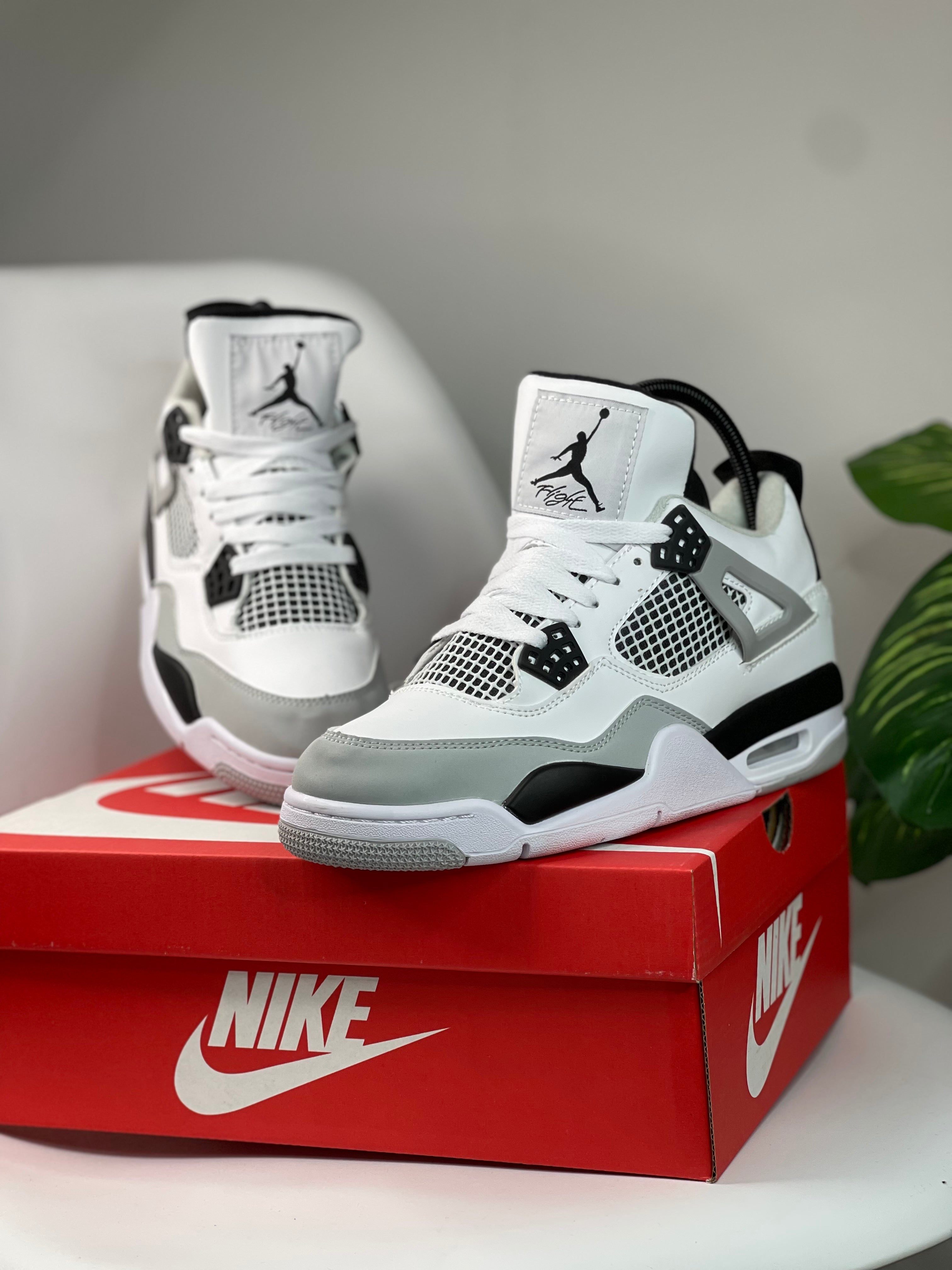 Fotos de cheap jordan retro 4